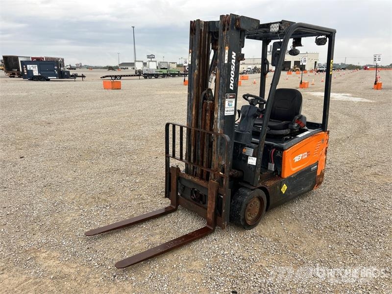 Doosan B18T-7 2850 lb Electric Forklift Elektrostapler