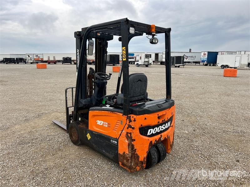 Doosan B18T-7 2850 lb Electric Forklift Elektrostapler