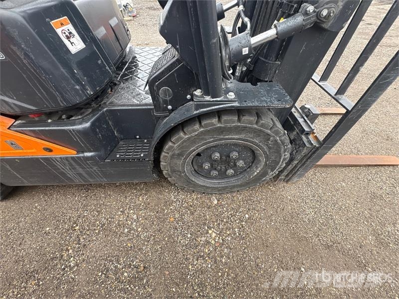 Doosan G25E-7 4600 lb Forklift Другие складские механизмы