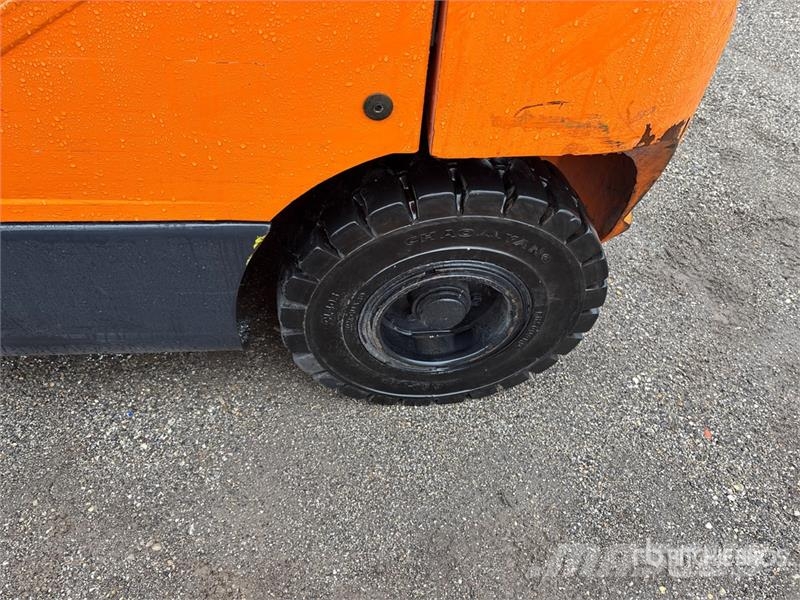 Doosan G25E-7 4600 lb Pneumatic Tire Forklift Другие складские механизмы