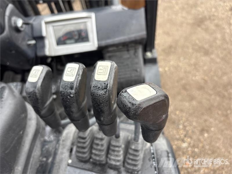 Doosan G25E-7 4600 lb Pneumatic Tire Forklift Другие складские механизмы