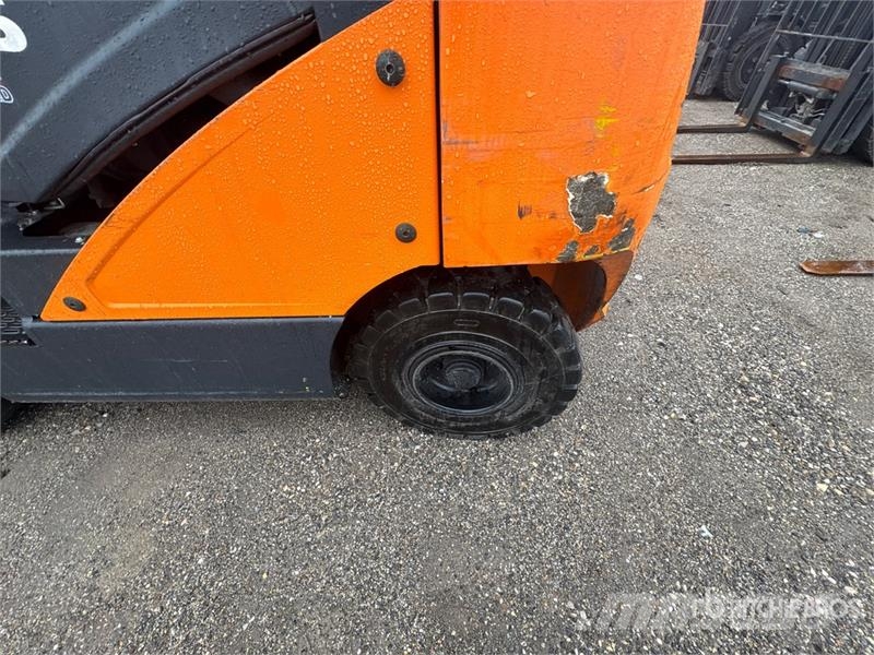 Doosan G25E-7 4600 lb Forklift Другие складские механизмы