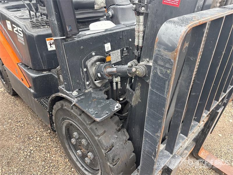 Doosan G25E-7 4600 lb Cushion Tire Forklift Другие складские механизмы