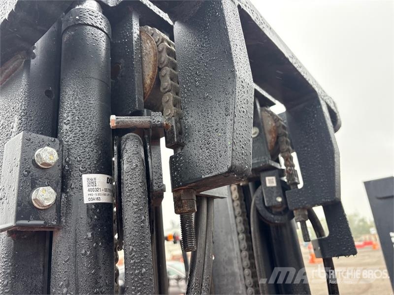 Doosan G25E-7 4600 lb Pneumatic Tire Forklift Другие складские механизмы