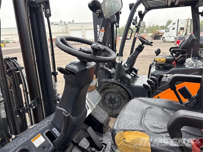 Doosan G25E-7 4600 lb Pneumatic Tire Forklift Другие складские механизмы