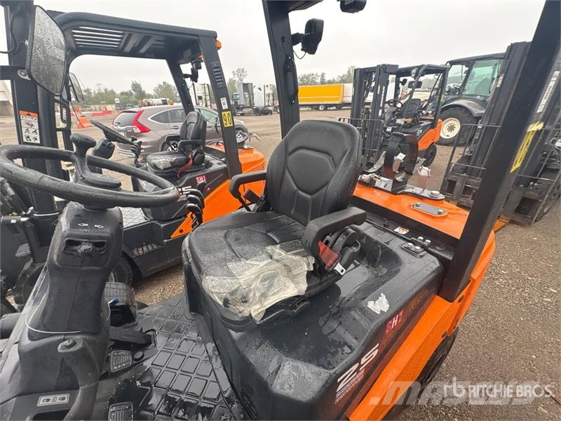 Doosan G25E-7 4600 lb Cushion Tire Forklift Другие складские механизмы