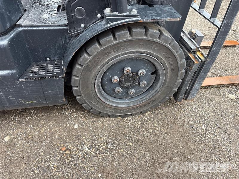 Doosan G25E-7 4600 lb Pneumatic Tire Forklift Другие складские механизмы