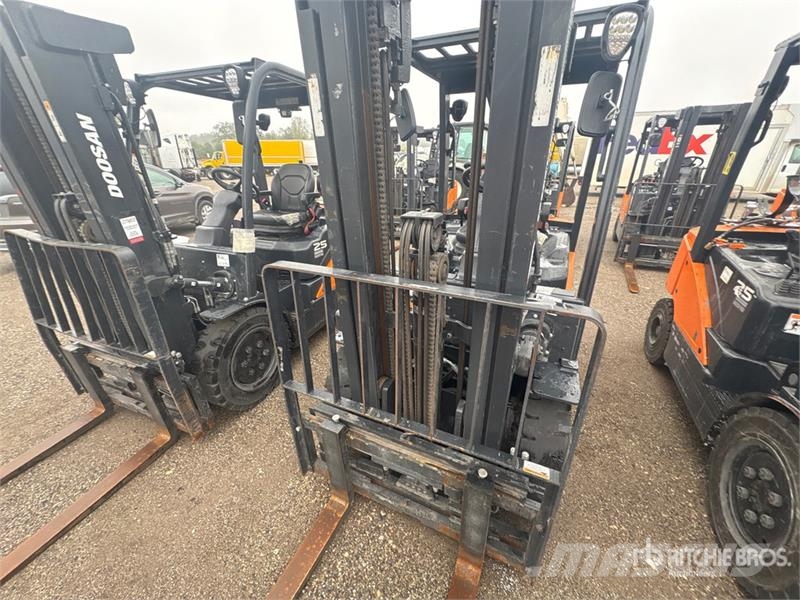 Doosan G25E-7 4600 lb Cushion Tire Forklift Другие складские механизмы