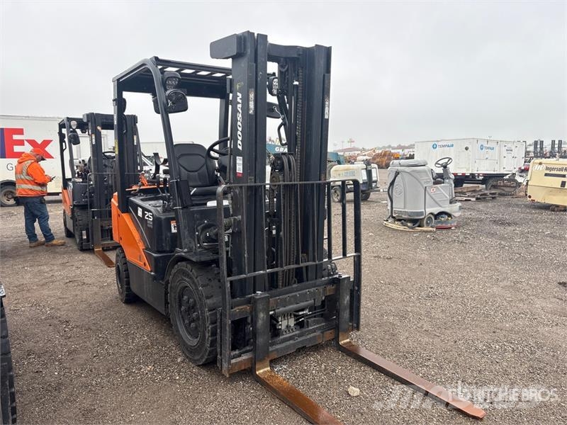 Doosan G25E-7 4600 lb Forklift Другие складские механизмы