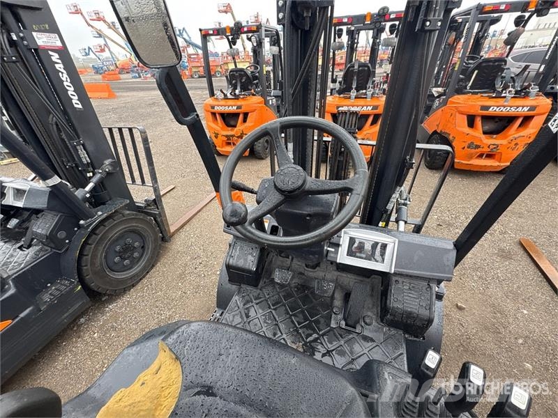 Doosan G25E-7 4600 lb Pneumatic Tire Forklift Другие складские механизмы