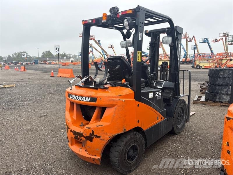 Doosan G25E-7 4600 lb Forklift Другие складские механизмы