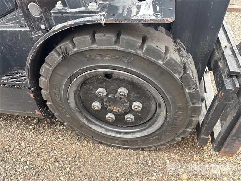 Doosan G25E-7 4600 lb Cushion Tire Forklift Другие складские механизмы