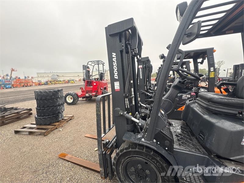 Doosan G25E-7 4600 lb Forklift Другие складские механизмы