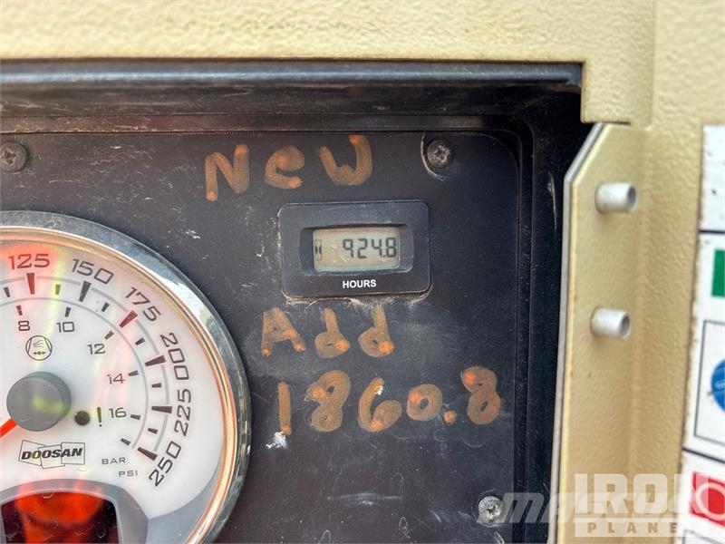 Doosan Infracore HP450/VHP400WCU-T4F 450 cfm Mobile Air C Kompresorji