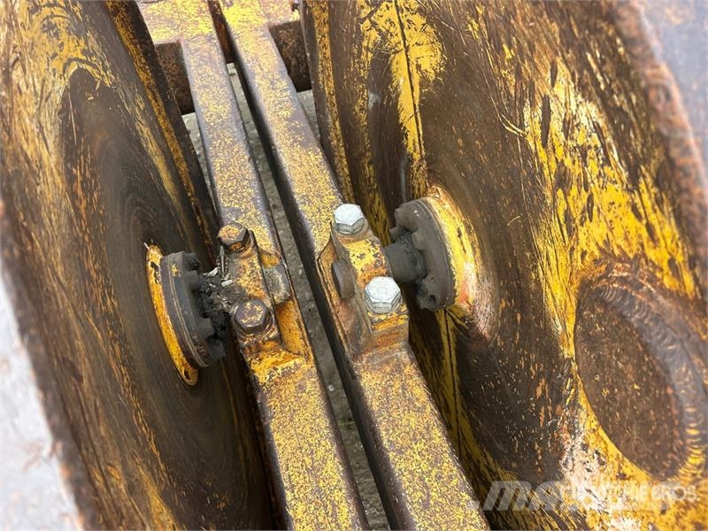 Dual Drum Pull Behind Compactor Cilindri compactori tractabili cu vibratii