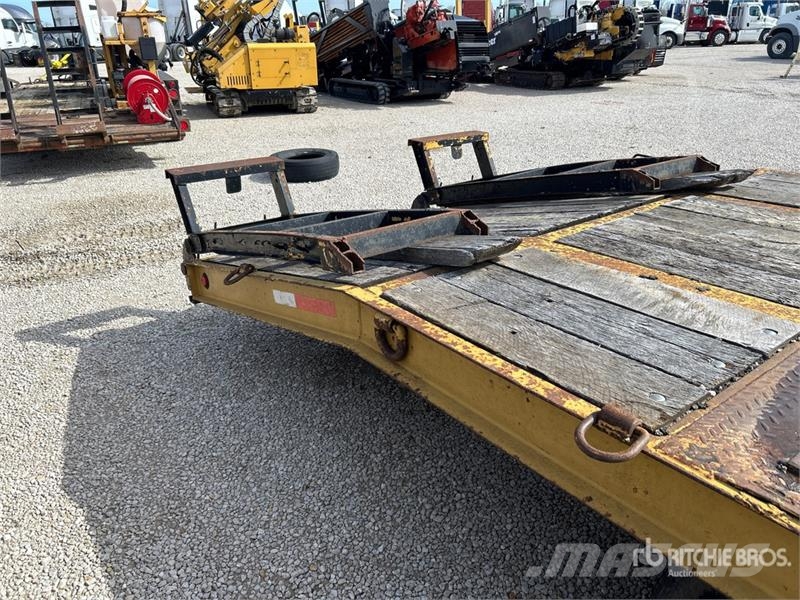 Dynaweld 24 ft T/A Equipment Trailer Autotreilerid