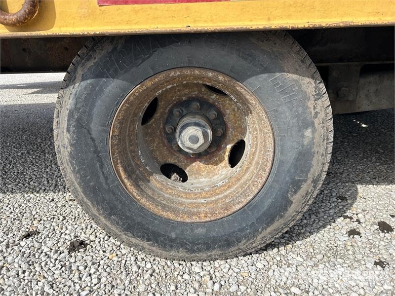 Dynaweld 24 ft T/A Equipment Trailer Autotreilerid