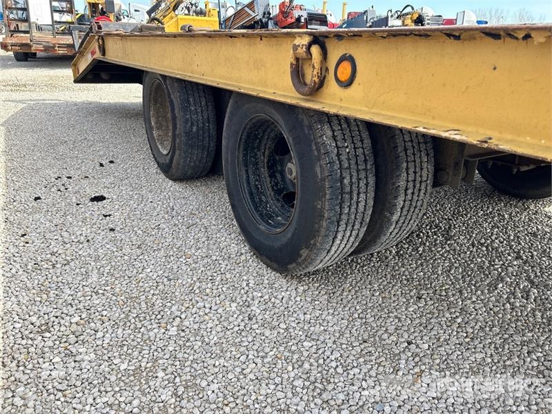 Dynaweld 24 ft T/A Equipment Trailer Autotreilerid