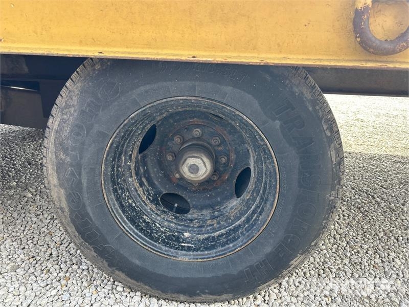 Dynaweld 24 ft T/A Equipment Trailer Autotreilerid