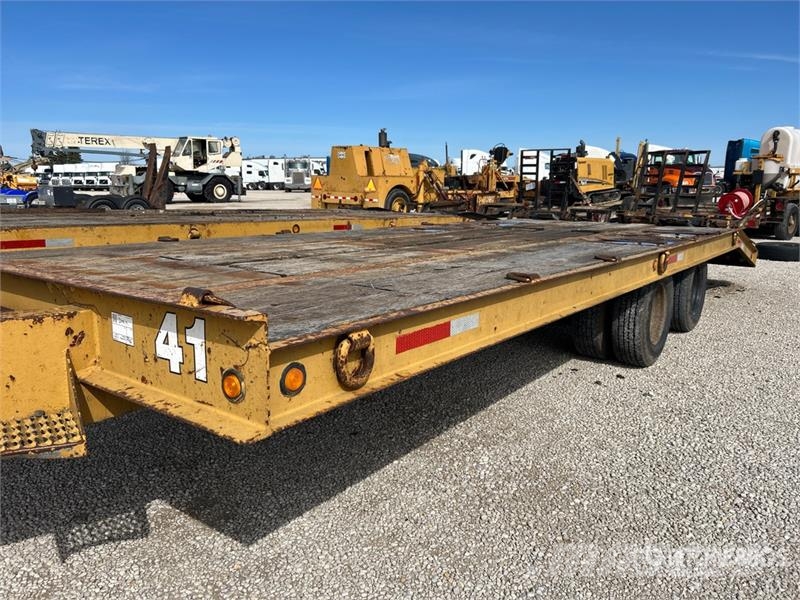 Dynaweld 24 ft T/A Equipment Trailer Autotreilerid