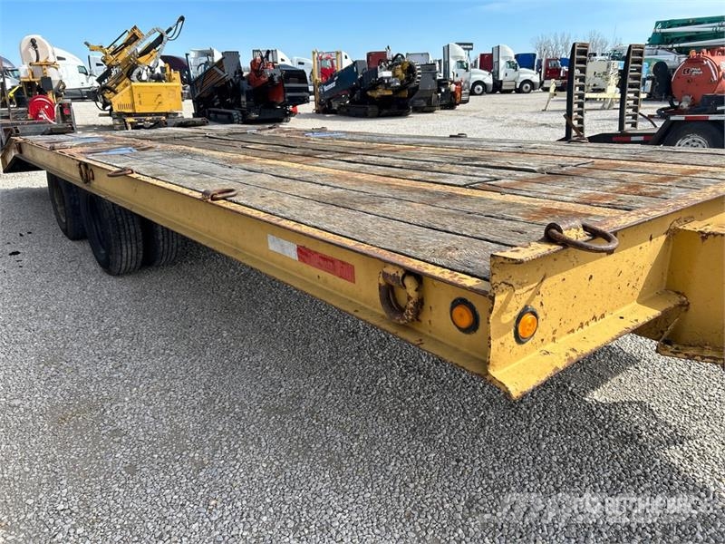 Dynaweld 24 ft T/A Equipment Trailer Autotreilerid