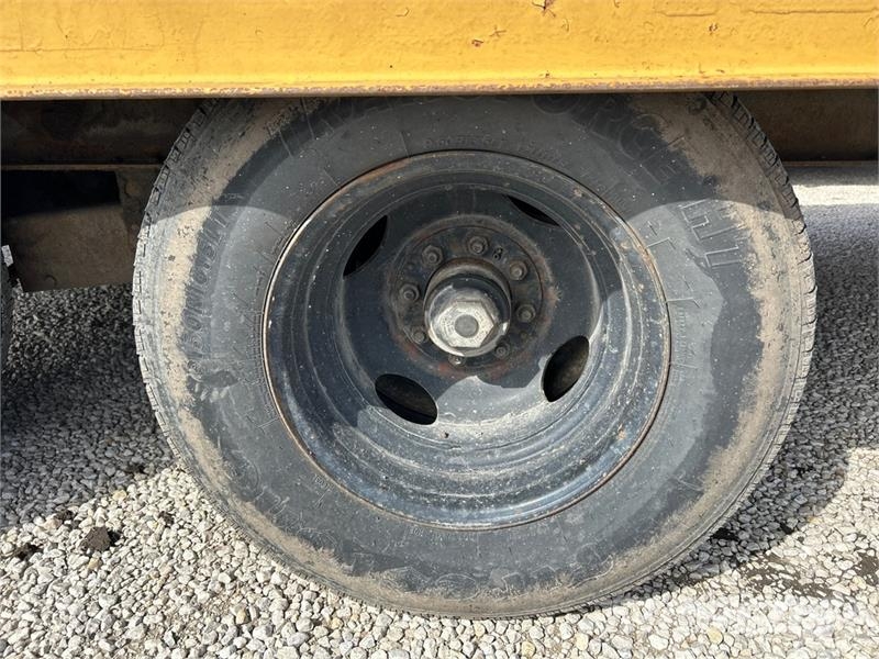 Dynaweld 24 ft T/A Equipment Trailer Autotreilerid