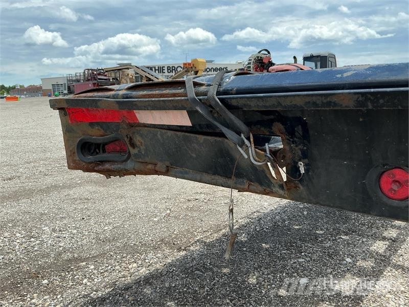 East Mfg Texas 44 ft Tri/A Gooseneck Equipment Trailer Ремаркета за превоз на автомобили
