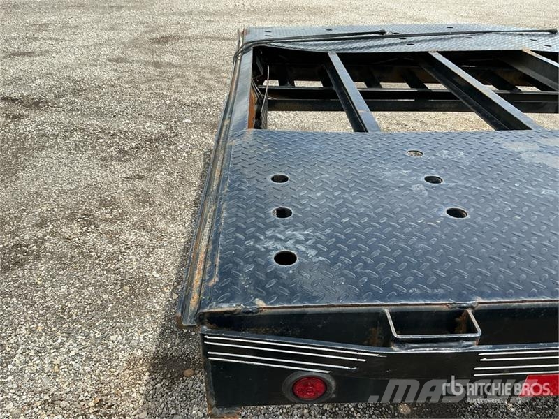 East Mfg Texas 44 ft Tri/A Gooseneck Equipment Trailer Ремаркета за превоз на автомобили
