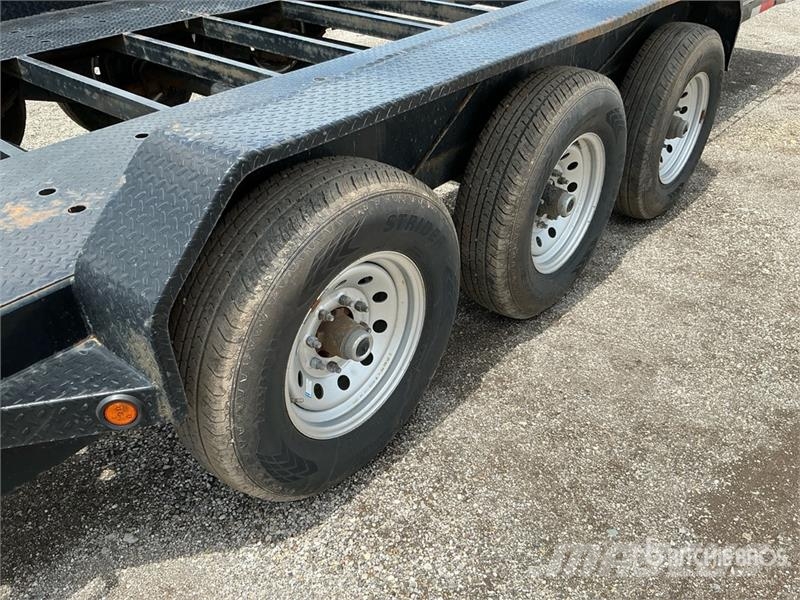 East Mfg Texas 44 ft Tri/A Gooseneck Equipment Trailer Ремаркета за превоз на автомобили

