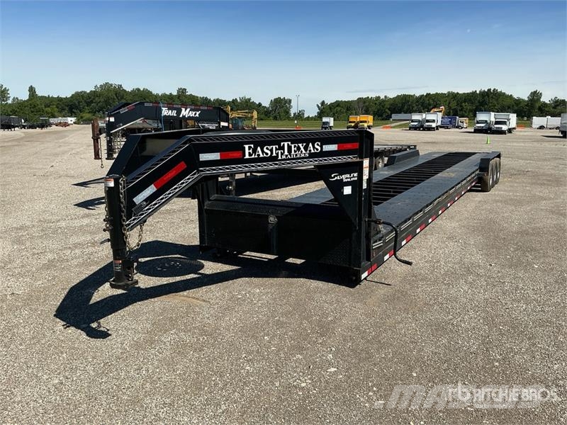 East Mfg Texas 44 ft Tri/A Gooseneck Equipment Trailer Ремаркета за превоз на автомобили
