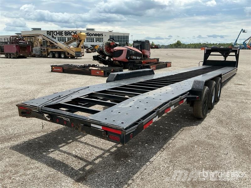 East Mfg Texas 44 ft Tri/A Gooseneck Equipment Trailer Ремаркета за превоз на автомобили
