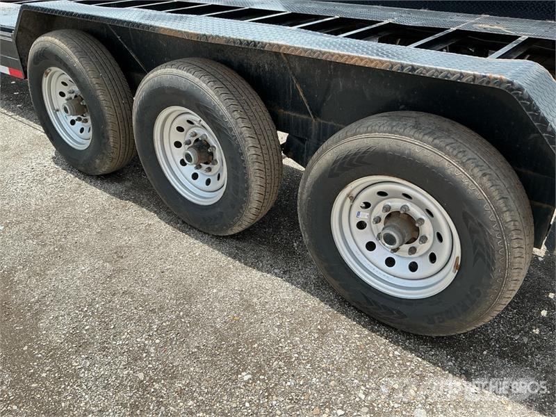 East Mfg Texas 44 ft Tri/A Gooseneck Equipment Trailer Ремаркета за превоз на автомобили
