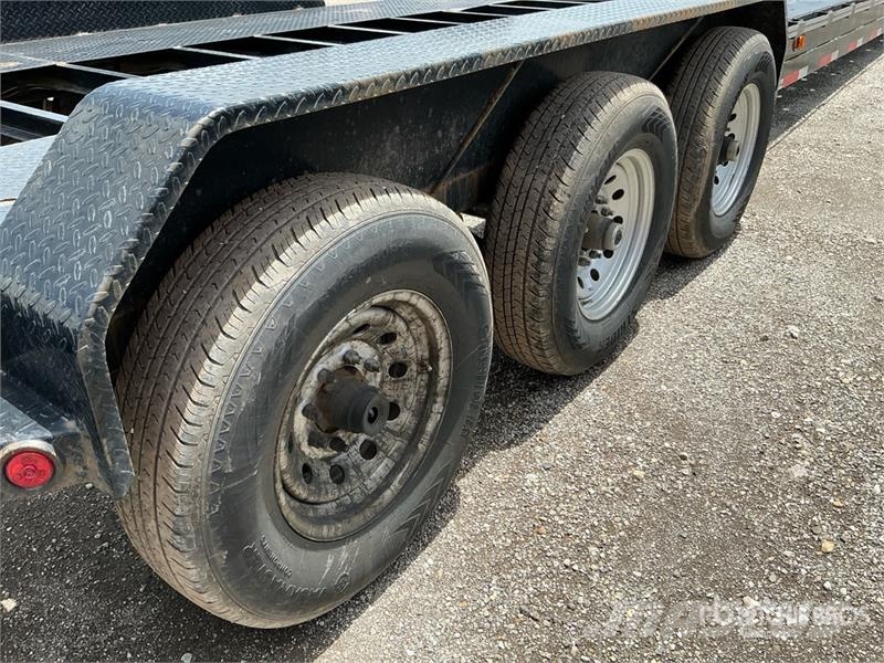 East Mfg Texas 44 ft Tri/A Gooseneck Equipment Trailer Ремаркета за превоз на автомобили
