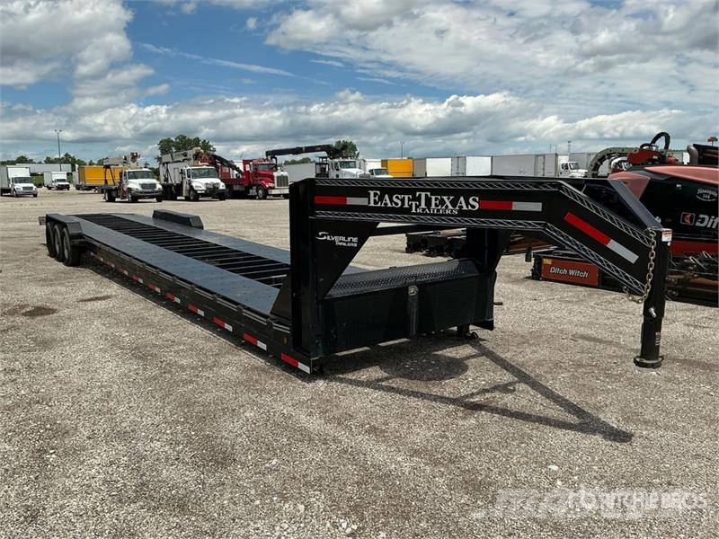 East Mfg Texas 44 ft Tri/A Gooseneck Equipment Trailer Ремаркета за превоз на автомобили
