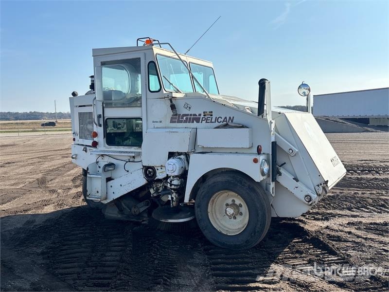 Elgin Pelican SE Sweeper Truck Caminhões varredoras