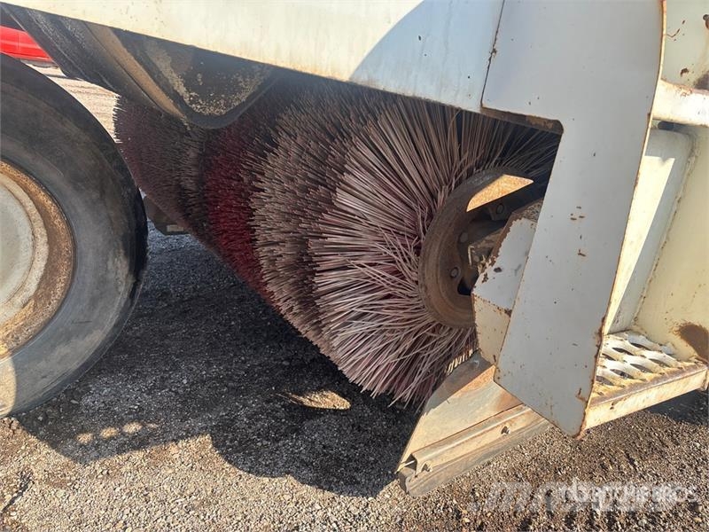 Elgin Pelican SE Sweeper Truck Caminhões varredoras