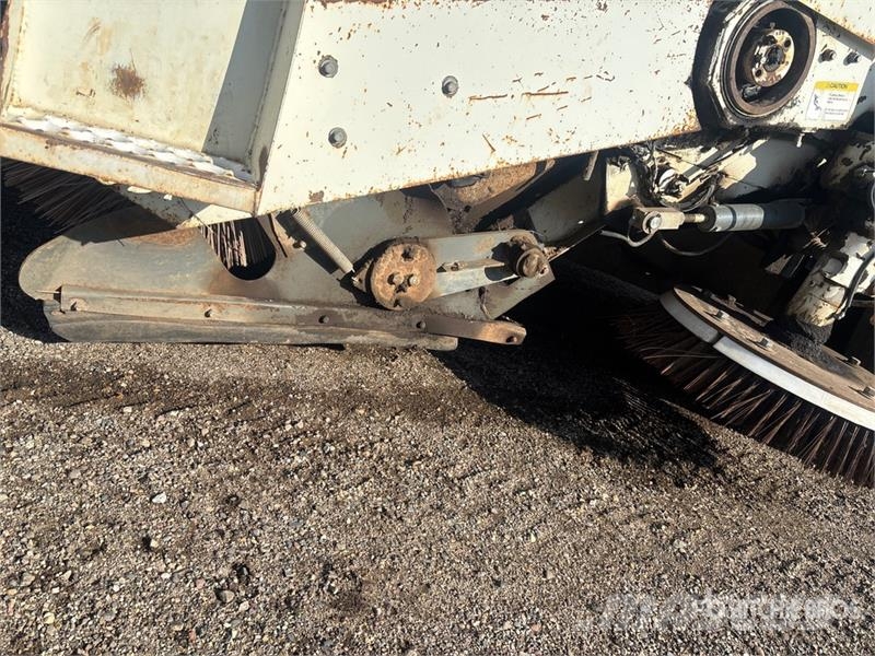 Elgin Pelican SE Sweeper Truck Caminhões varredoras