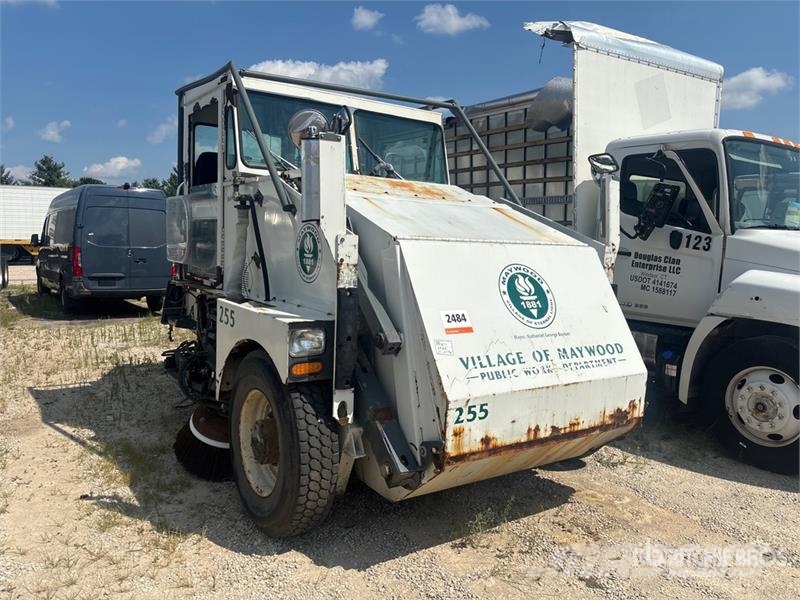 Elgin Pelican Sweeper Truck (Inoperable) Camión de barrendero