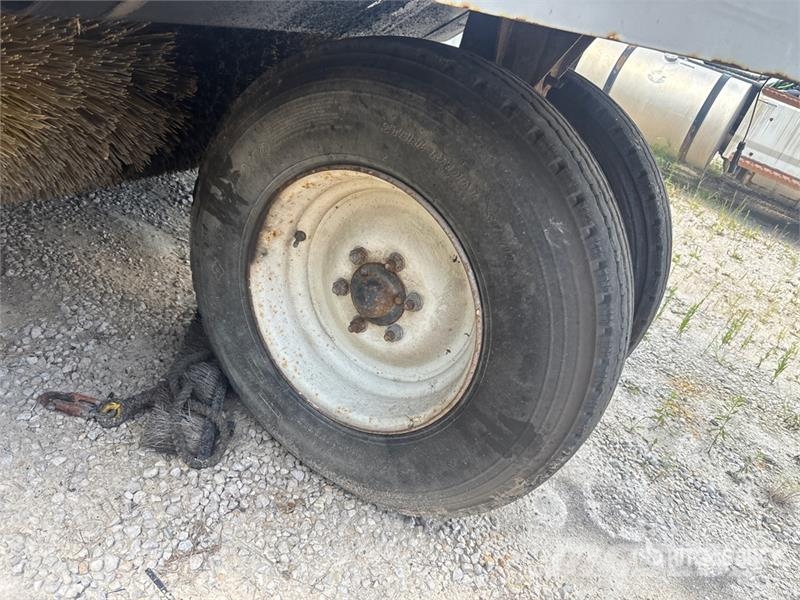 Elgin Pelican Sweeper Truck (Inoperable) Camión de barrendero