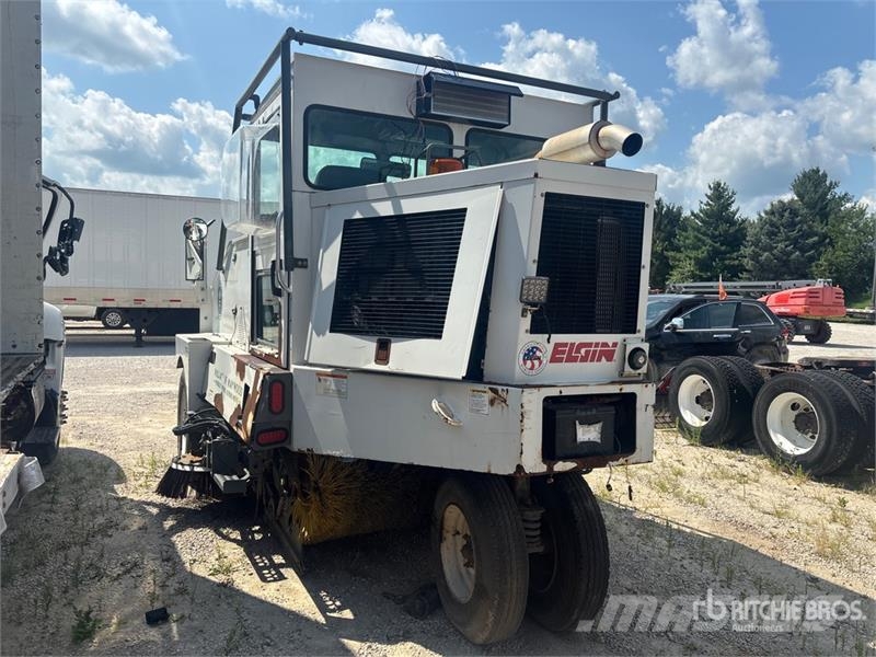 Elgin Pelican Sweeper Truck (Inoperable) Camión de barrendero