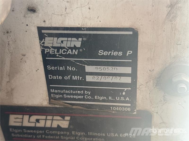 Elgin Pelican Sweeper Truck (Inoperable) Camión de barrendero