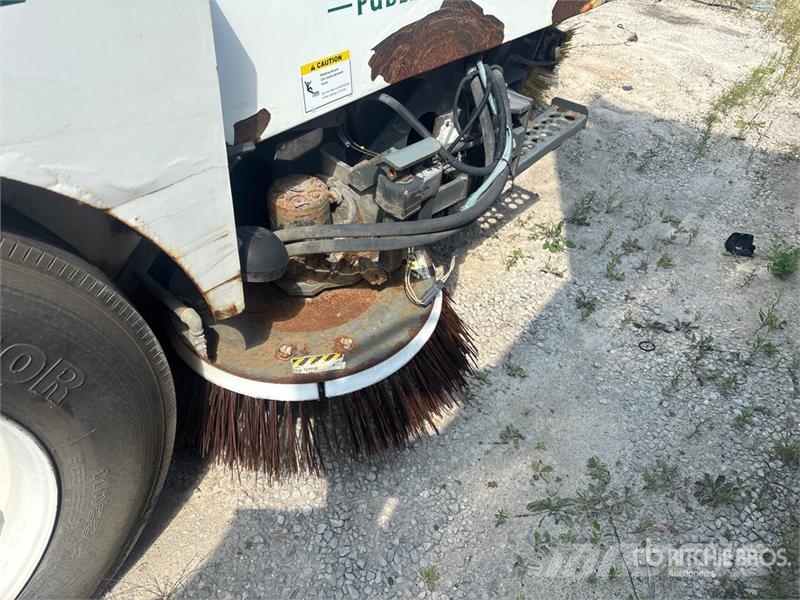 Elgin Pelican Sweeper Truck (Inoperable) Camión de barrendero