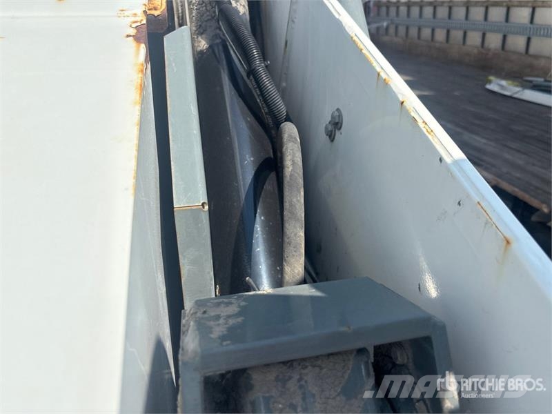 Elgin Pelican Sweeper Truck (Inoperable) Camión de barrendero