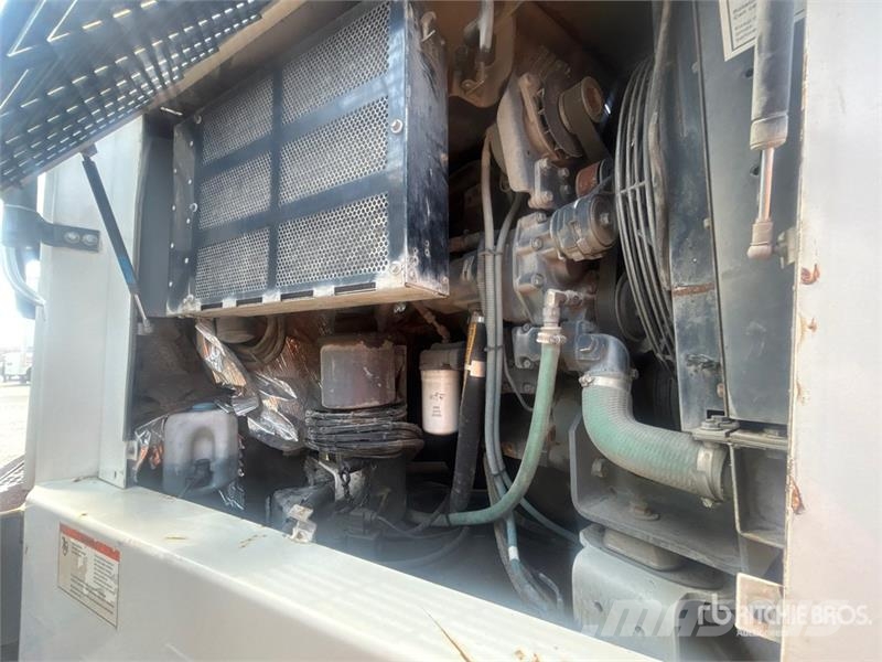 Elgin Pelican Sweeper Truck (Inoperable) Camión de barrendero