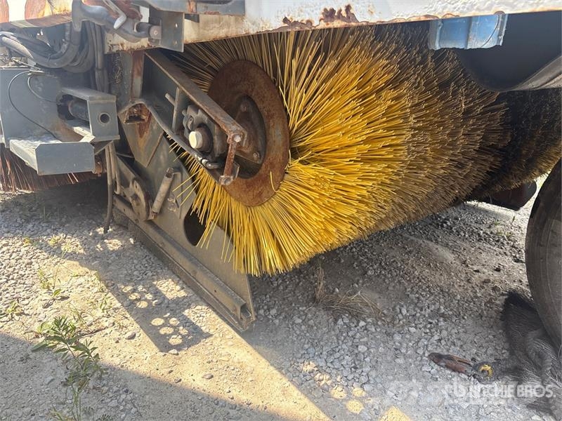 Elgin Pelican Sweeper Truck (Inoperable) Camión de barrendero