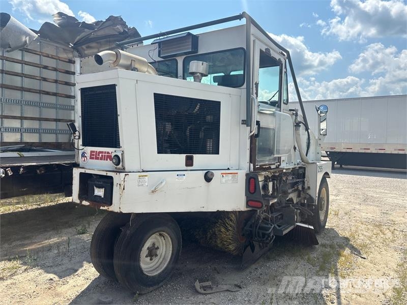 Elgin Pelican Sweeper Truck (Inoperable) Camión de barrendero