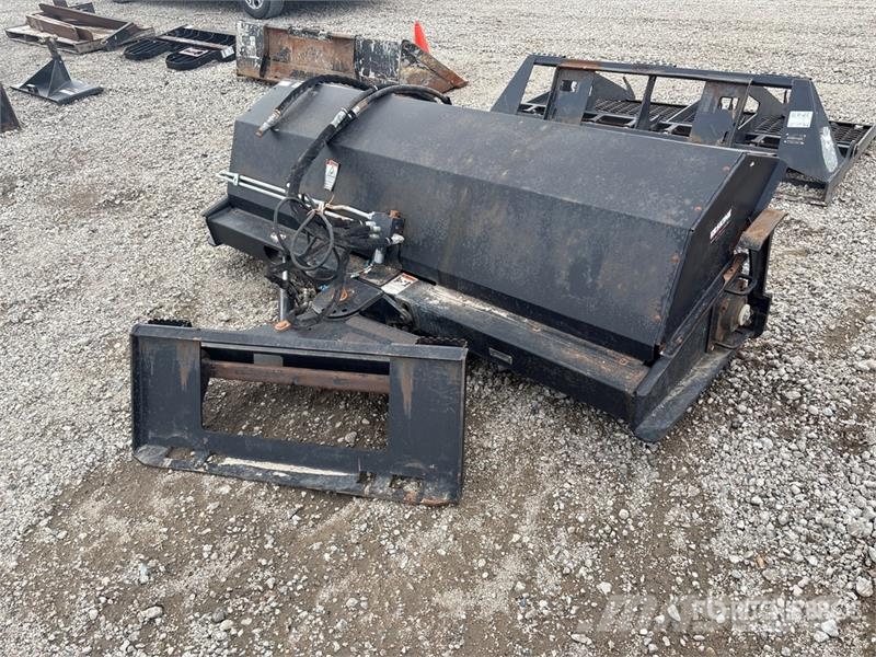 Erskine 84 in Skid Steer Broom Zametací kartáče