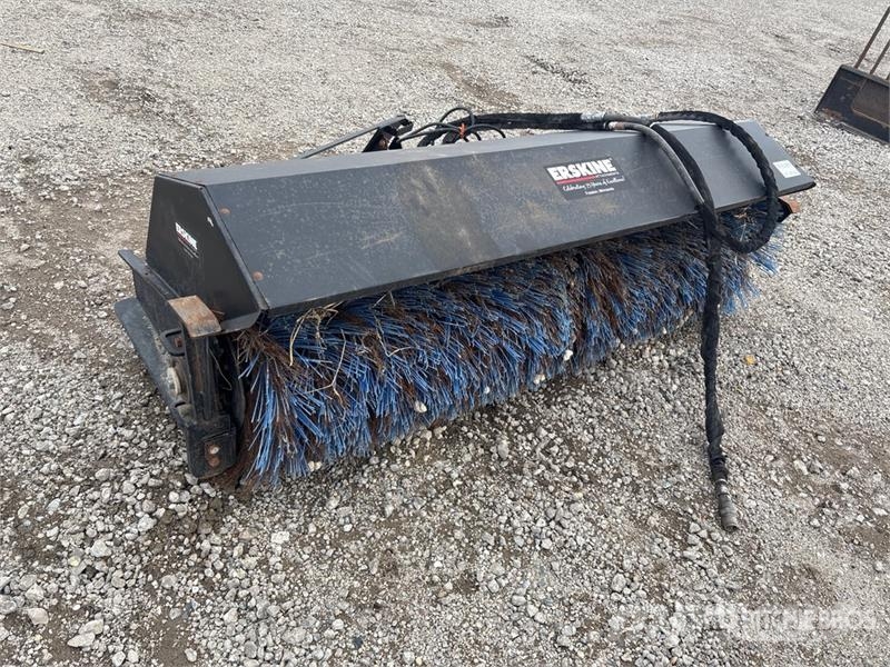 Erskine 84 in Skid Steer Broom Zametací kartáče