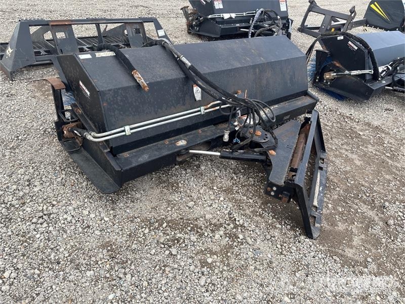 Erskine 84 in Skid Steer Broom Zametací kartáče
