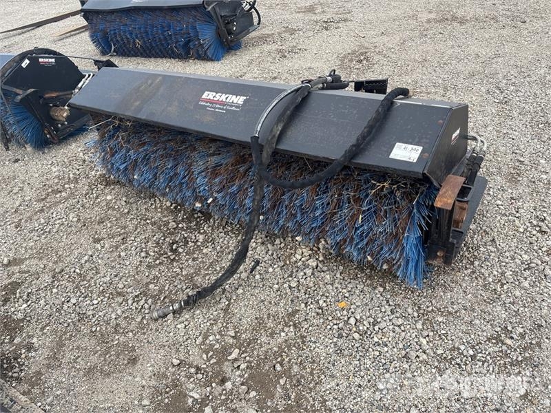 Erskine 84 in Skid Steer Broom Zametací kartáče